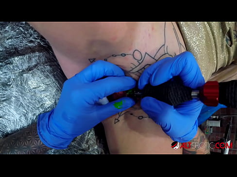 ❤️ Fìor tattooed hottie Sully Savage fhuair tattoo air a clitoris Porn dachaigh  leinn gd.pornoincest.ru ❌❤